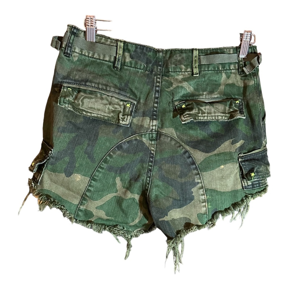 WE THE FREE camp cargo pocket comfort distressed vibrant button fly shorts